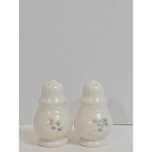 Pfaltzgraff Salt & Pepper Shakers Stoneware Tea Rose Pink‎ Green Ivory USA 1985